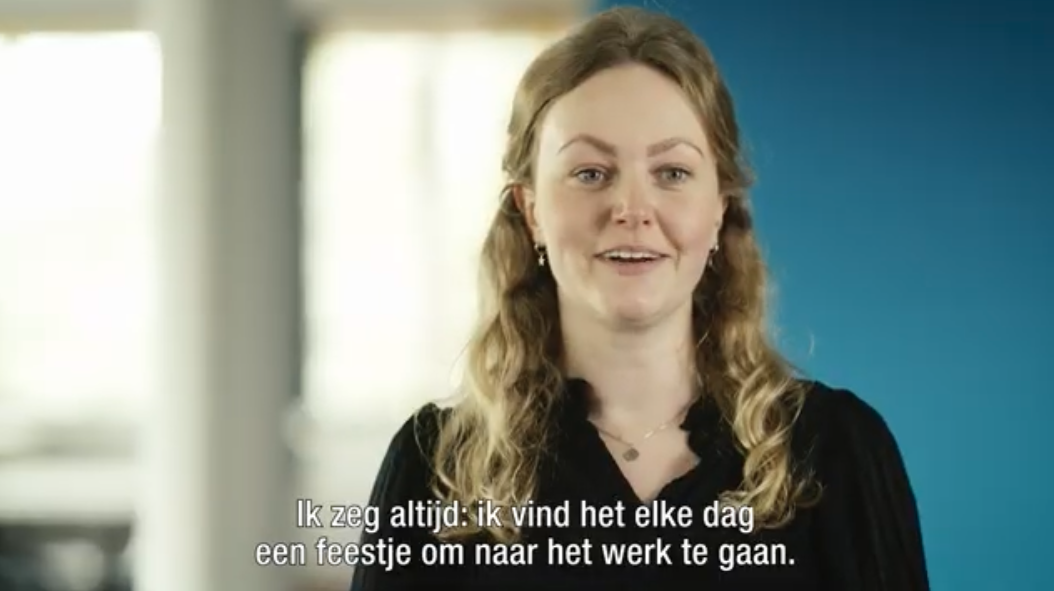 Still uit Video van trainee Kirsten die over haar traineeship Management bij Arriva vertelt
